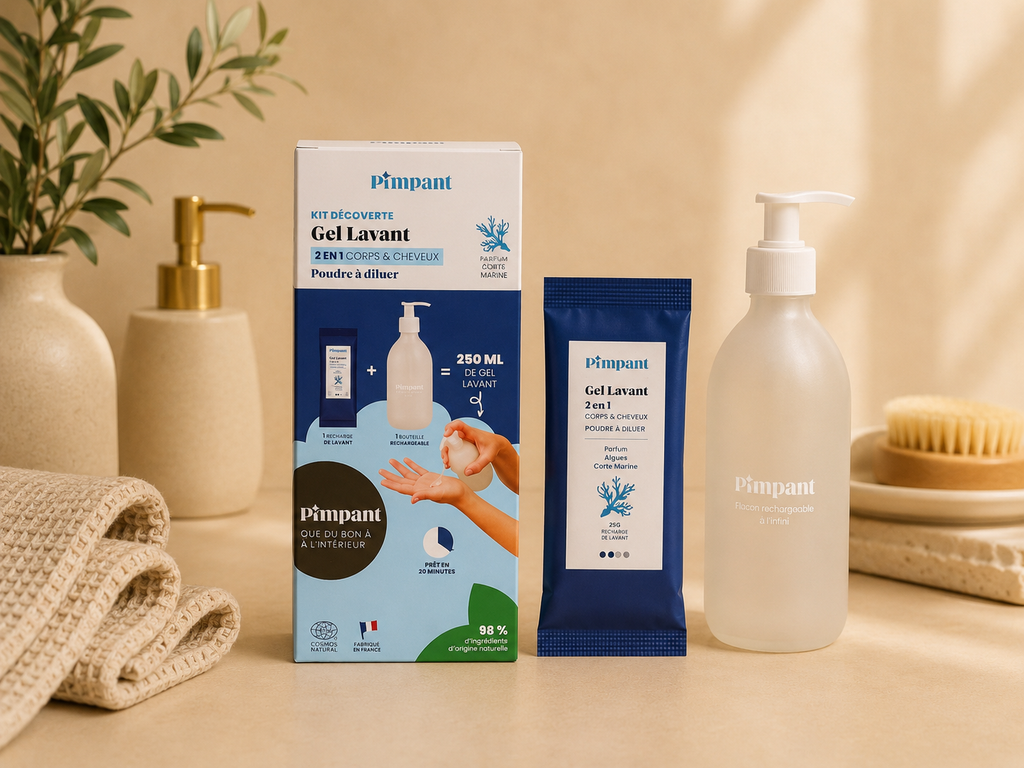 Kit découverte gel lavant Pimpant 2 en 1 corps et cheveux avec flacon rechargeable sur fond beige minimaliste