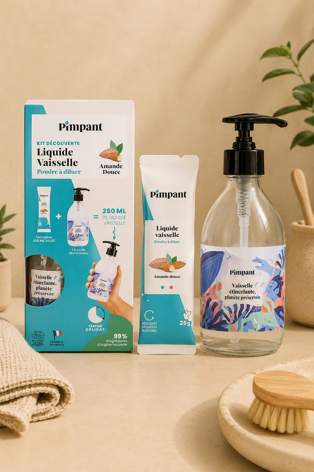 Kit dentifrice naturel Pimpant avec flacon rechargeable dans une salle de bain beige ambiance spa naturelle