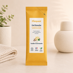 Recharge de gel douche en poudre Pimpant senteur vanille gourmande sur fond beige minimaliste.