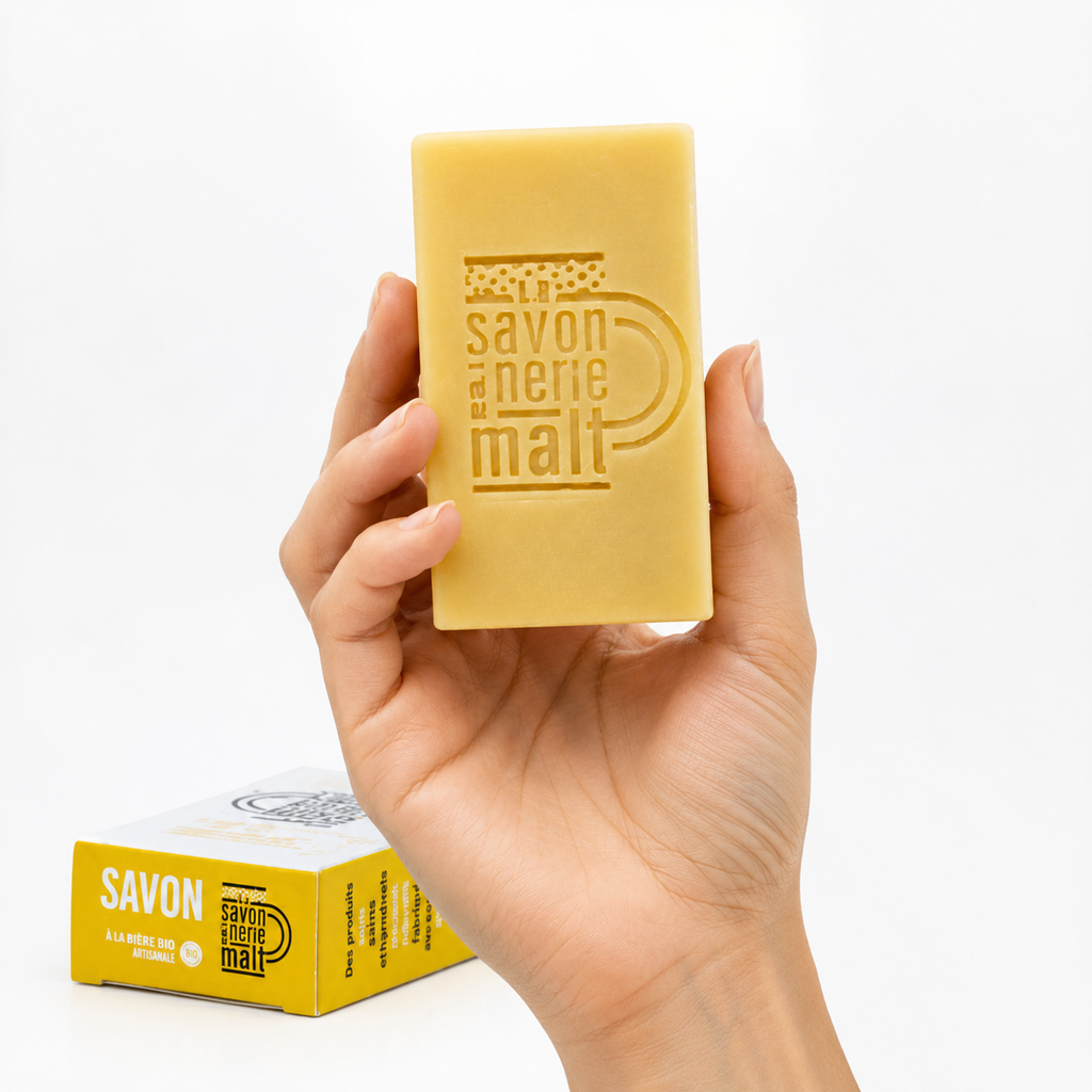 Savon artisanal écologique avec packaging visible